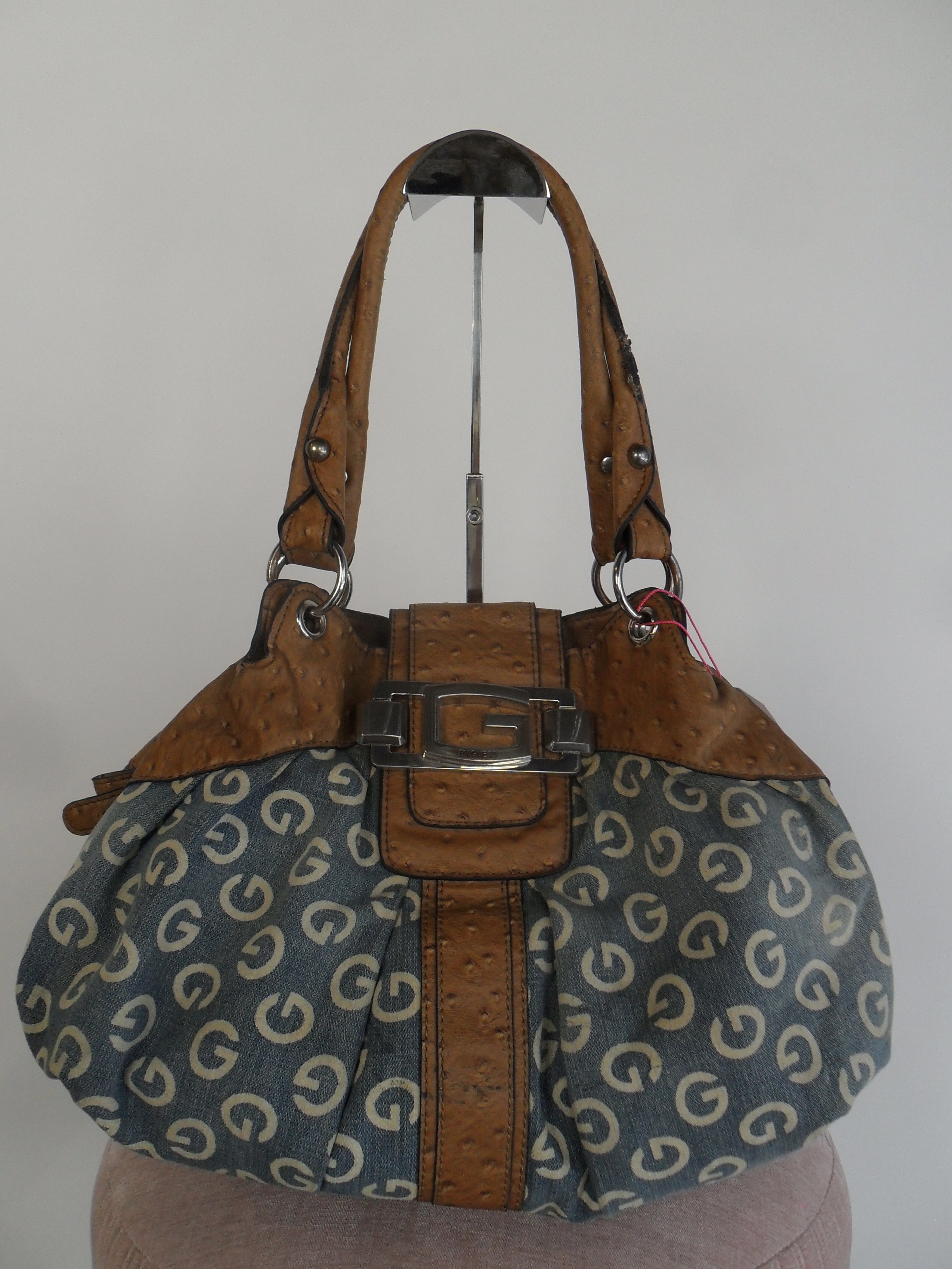 Guess monogram + tan trim